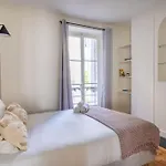 2#Two Bedrooms#Champs Elysées#Arc de Triomphe#AC