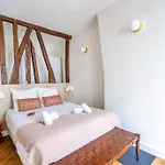 2#Two Bedrooms#Champs Elysées#Arc de Triomphe#AC